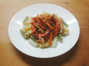 2016-04-23-22-05-04_sült zöldségek orsótésztával