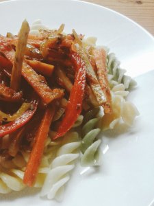 2016-04-23-22-05-25_sült zöldségek orsótésztával 3