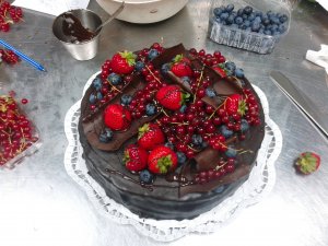 gyümölcsös csokitorta_ganache2_2016-08-09-12-05-26