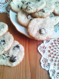 mandulas-keksz-aszalt-meggyel-2017-01-22-11-54-49